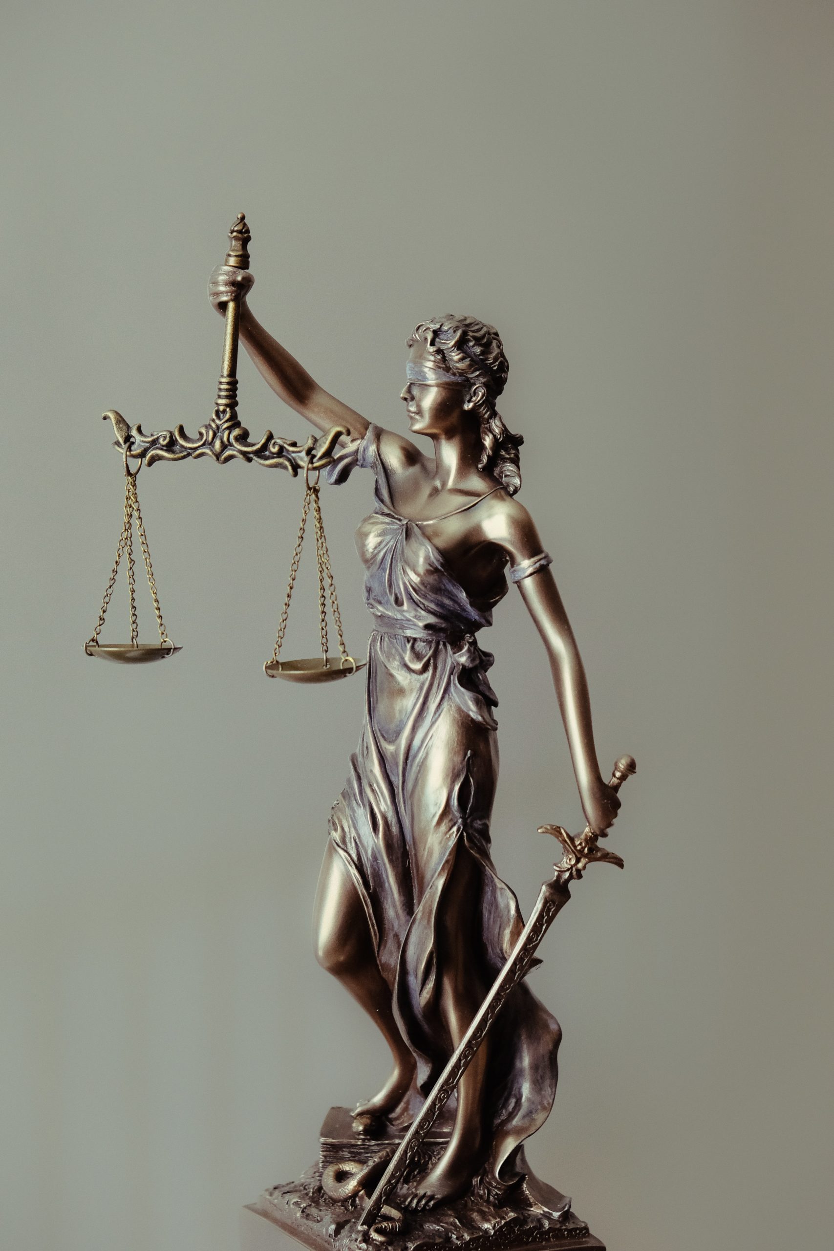 statute of scales of justice